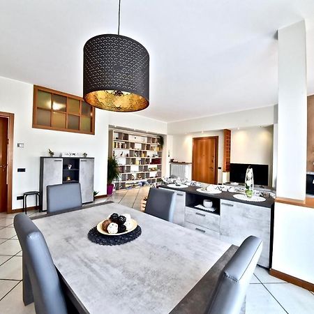 Modern Apartment Halfway Between Milan And Como Cogliate Exteriör bild