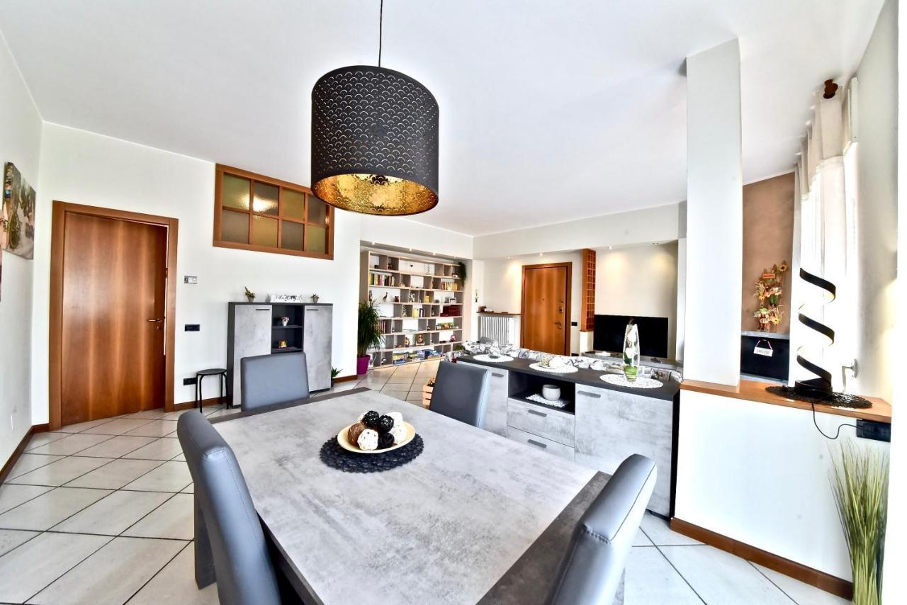 Modern Apartment Halfway Between Milan And Como Cogliate Exteriör bild