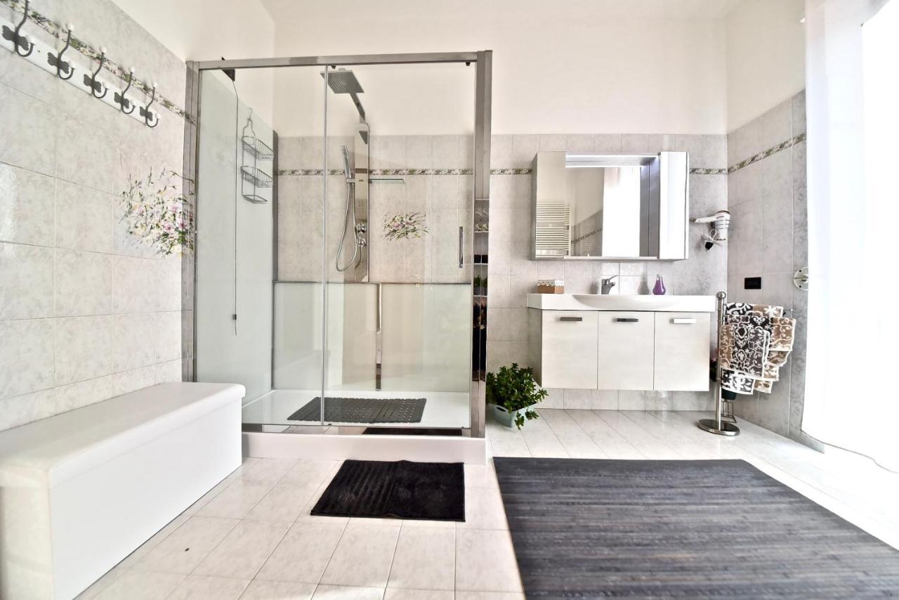 Modern Apartment Halfway Between Milan And Como Cogliate Exteriör bild