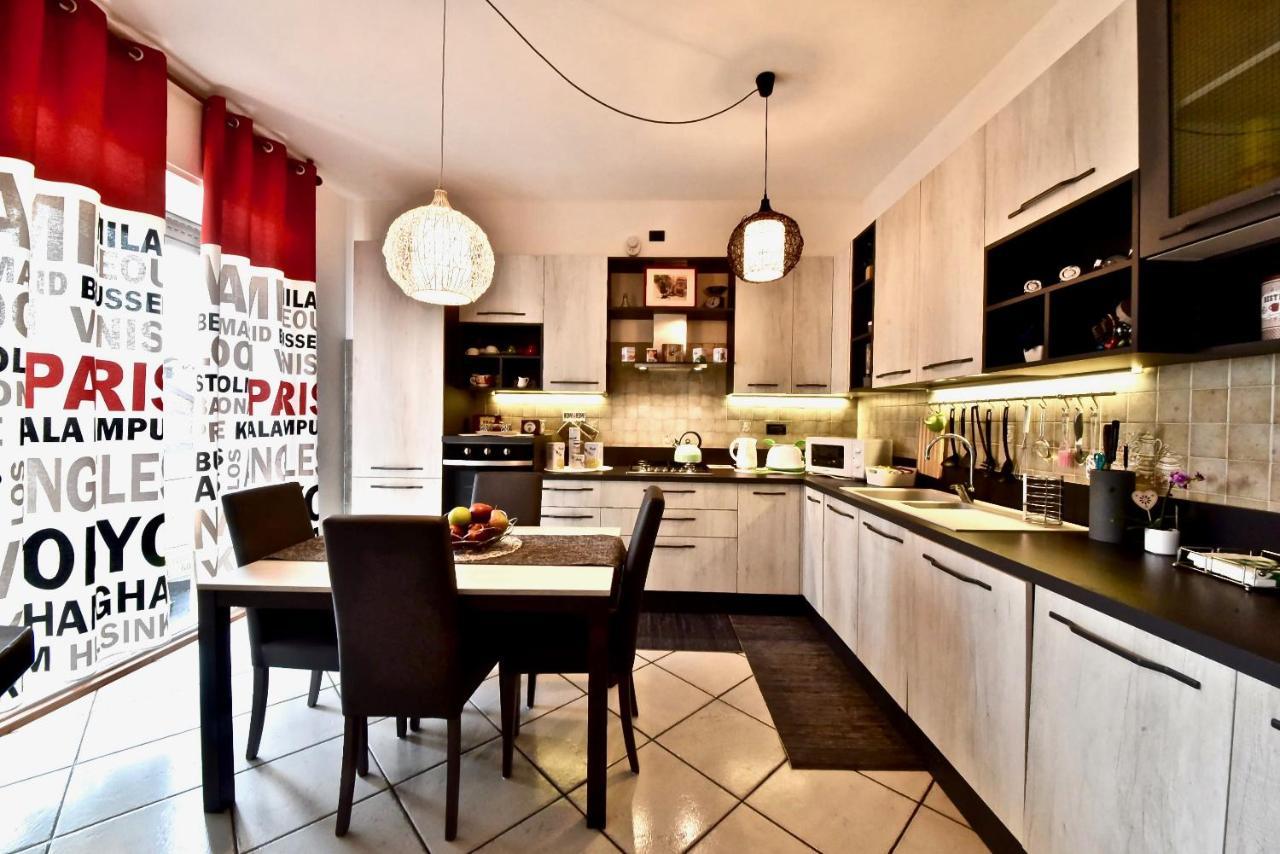 Modern Apartment Halfway Between Milan And Como Cogliate Exteriör bild