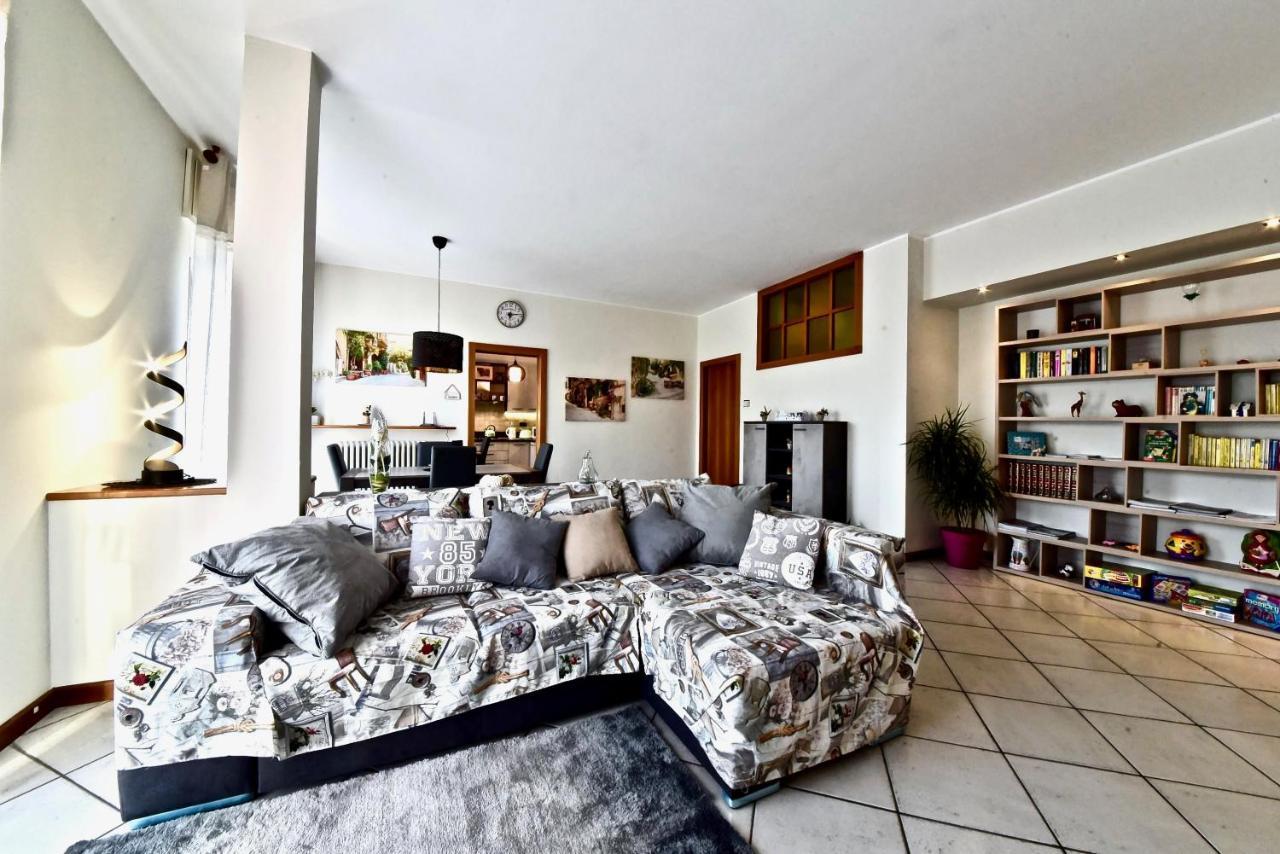 Modern Apartment Halfway Between Milan And Como Cogliate Exteriör bild