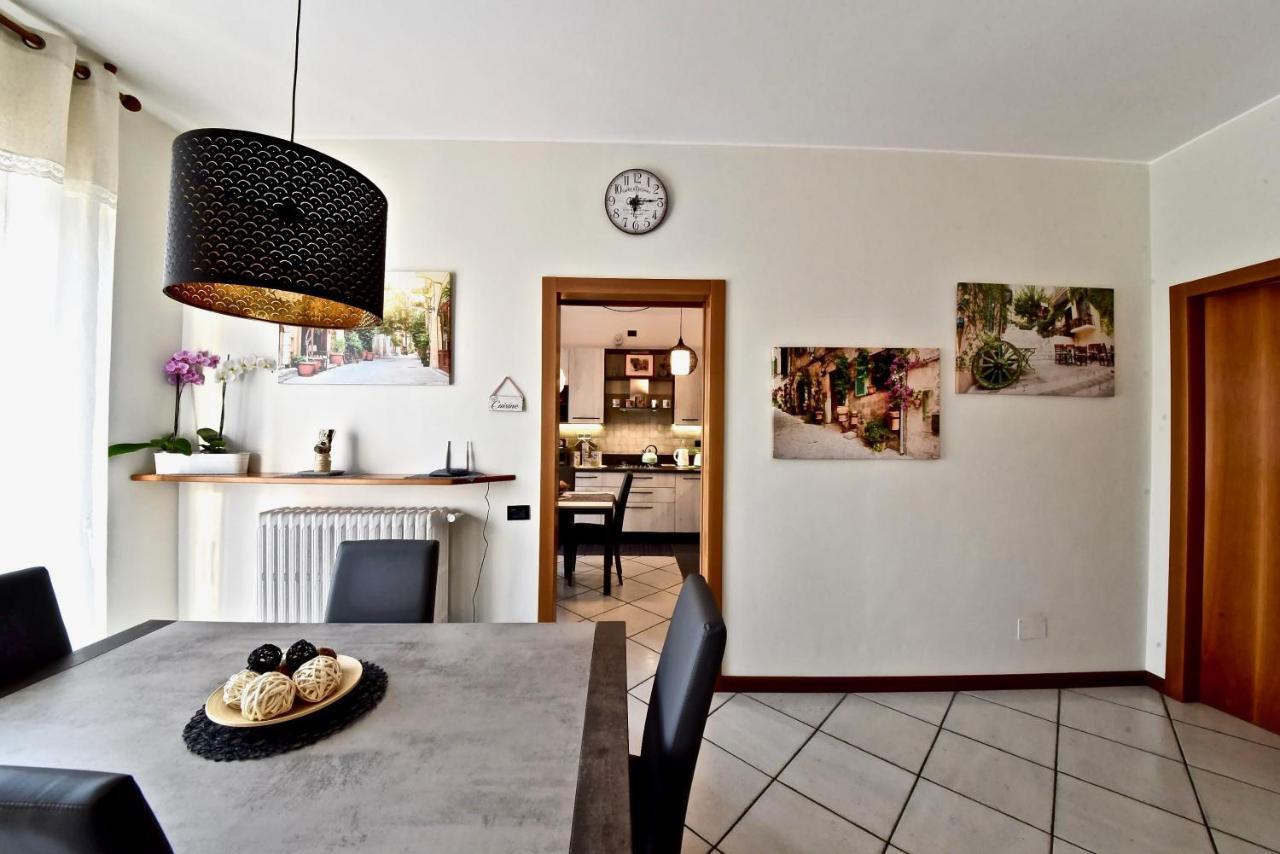 Modern Apartment Halfway Between Milan And Como Cogliate Exteriör bild