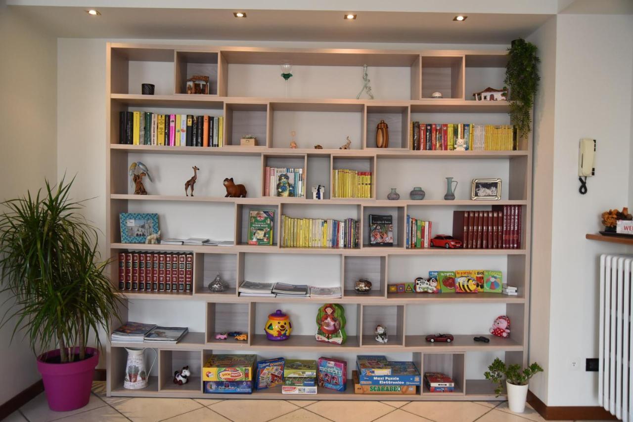 Modern Apartment Halfway Between Milan And Como Cogliate Exteriör bild